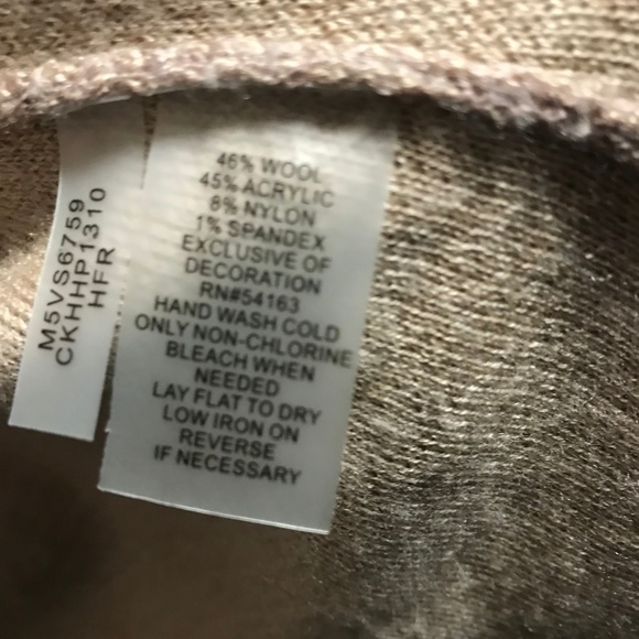 Comfy Cardigan with Cute Clasp & Zippered Pockets - Picture 4 of 4